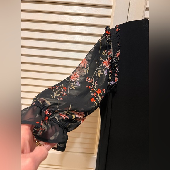 CeCe Black Top Floral Sheer Sleeves S - Picture 9 of 10